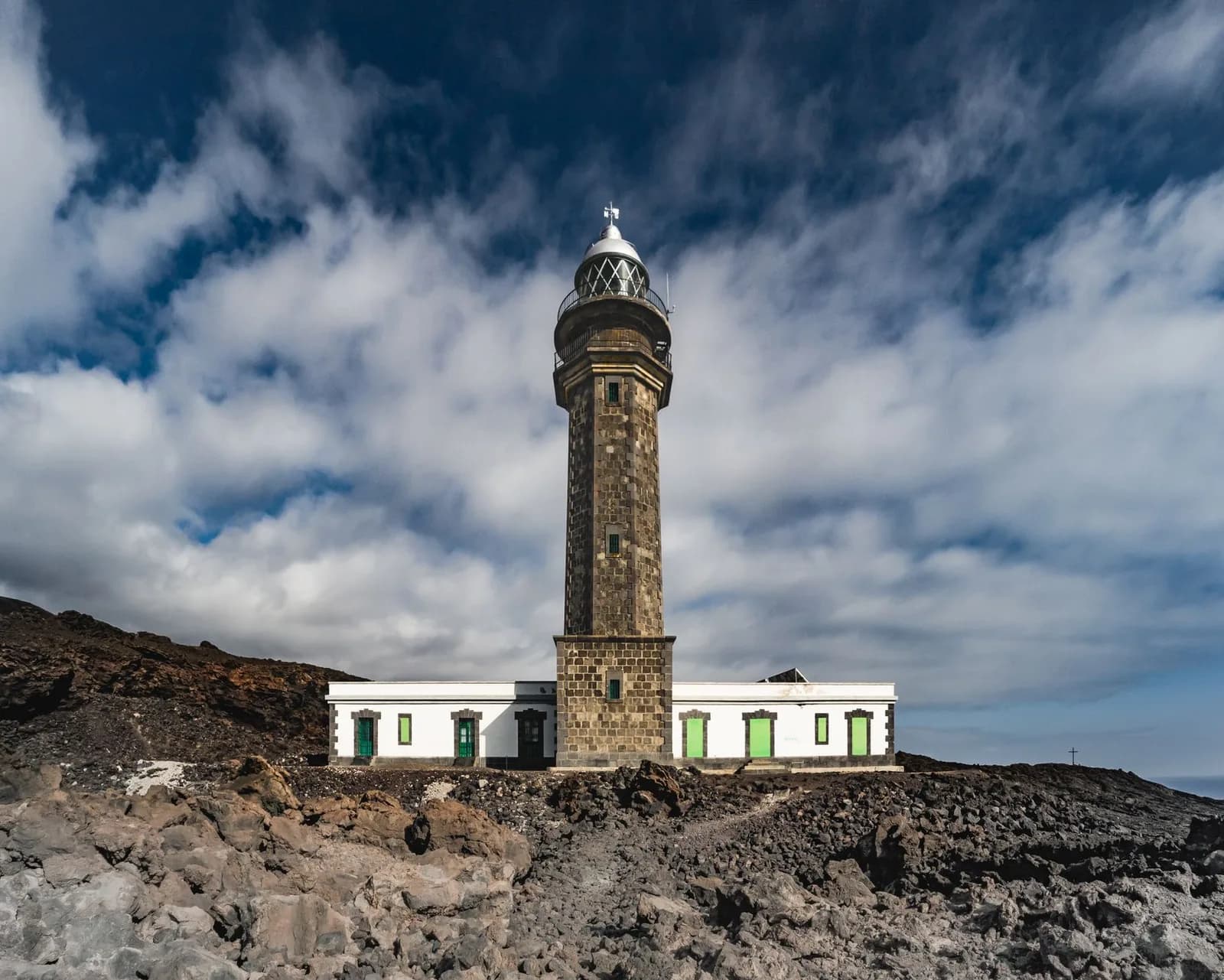 Le phare d'Orchilla dans un champ de lave, à la pointe ouest d'El Hierro, ancien méridien d'origine