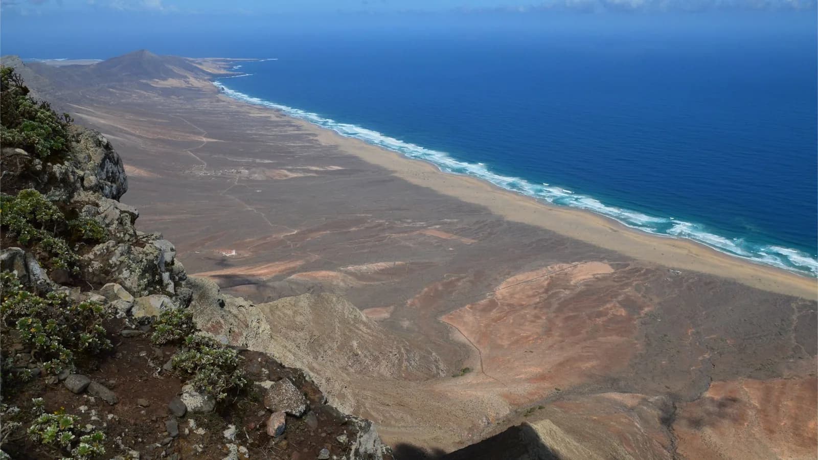 La plage de Cofete et ses 12 km de sable au pied du massif de Jandía, Fuerteventura