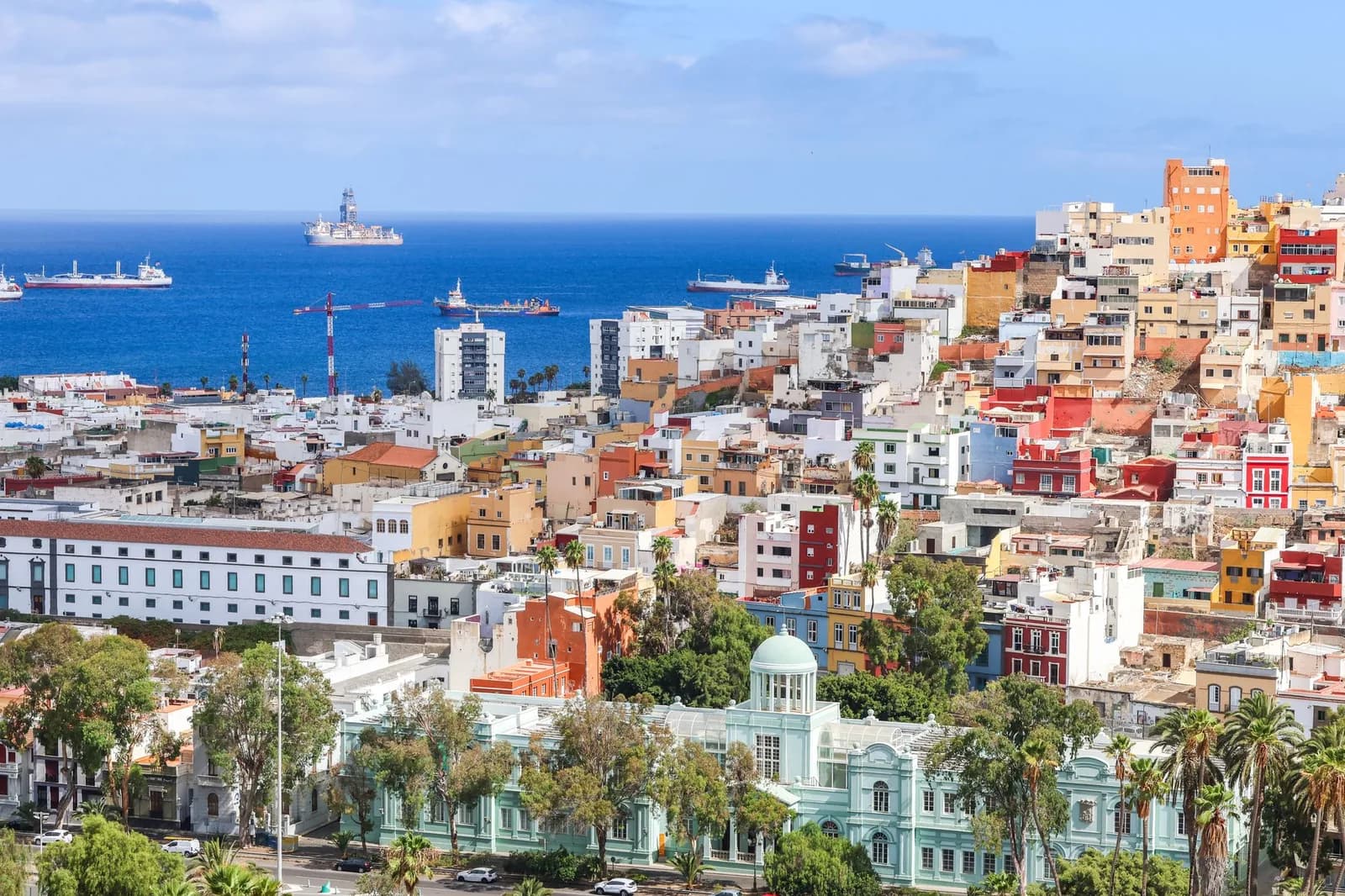 Le port de Las Palmas de Gran Canaria et ses navires de commerce, poumon économique de l'archipel