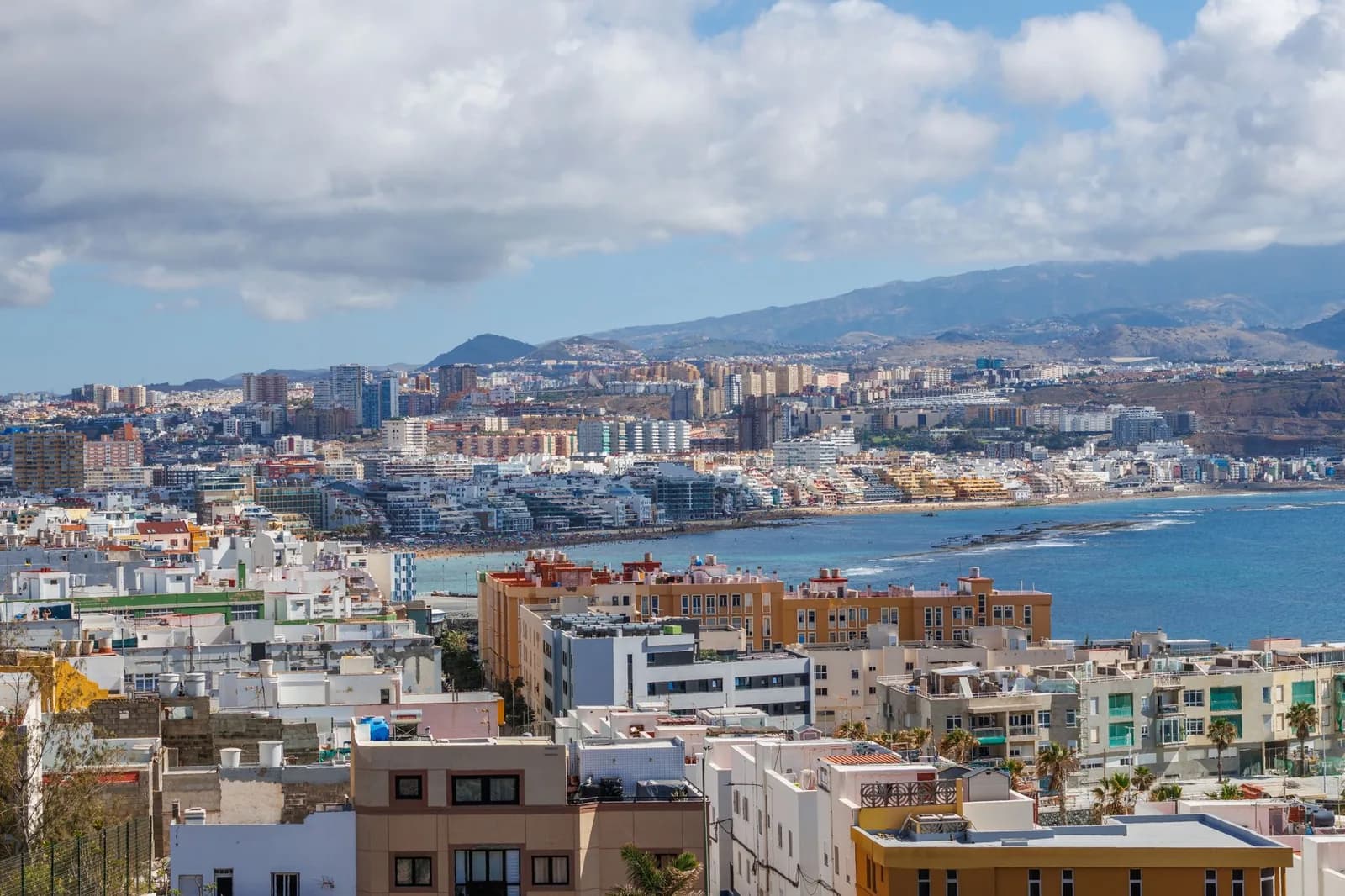 Las Palmas de Gran Canaria et la plage de Las Canteras, première ville de l'archipel